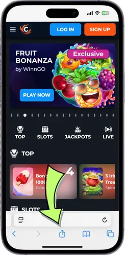 Mobiele site van Cusco Casino in Safari met pijl naar de deelknop