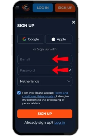 Aanmeldformulier op mobiel met velden voor mailadres en wachtwoord, landkeuze Nederland en snelle opties via Google of Apple